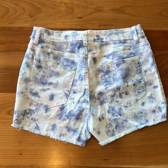 Wild Table Tie Dye Shorts, Longer Back, Frayed, Stretchy & Soft (Size 8) - Picture 4 of 5